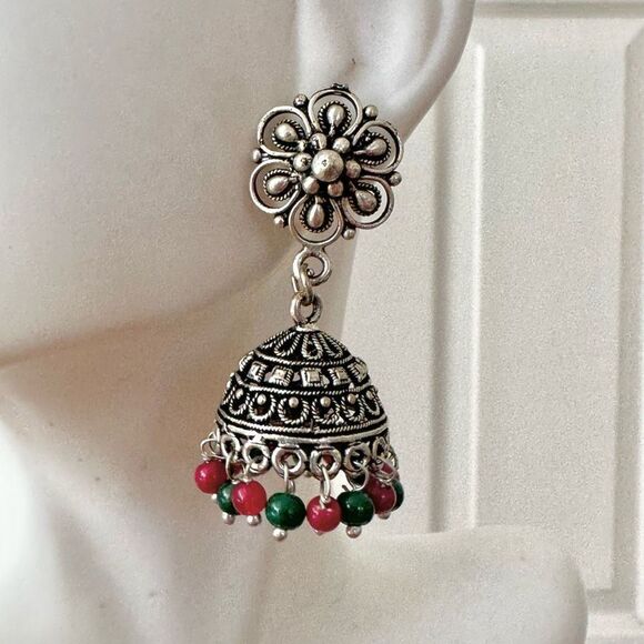 Silver tone green and red beaded Jhumkas Indian earrings - Picture 4 of 9